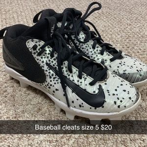 Boy’s Nike Baseball Cleats - Size 5